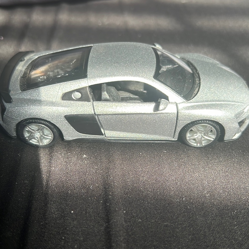 Audi r8 diecast care